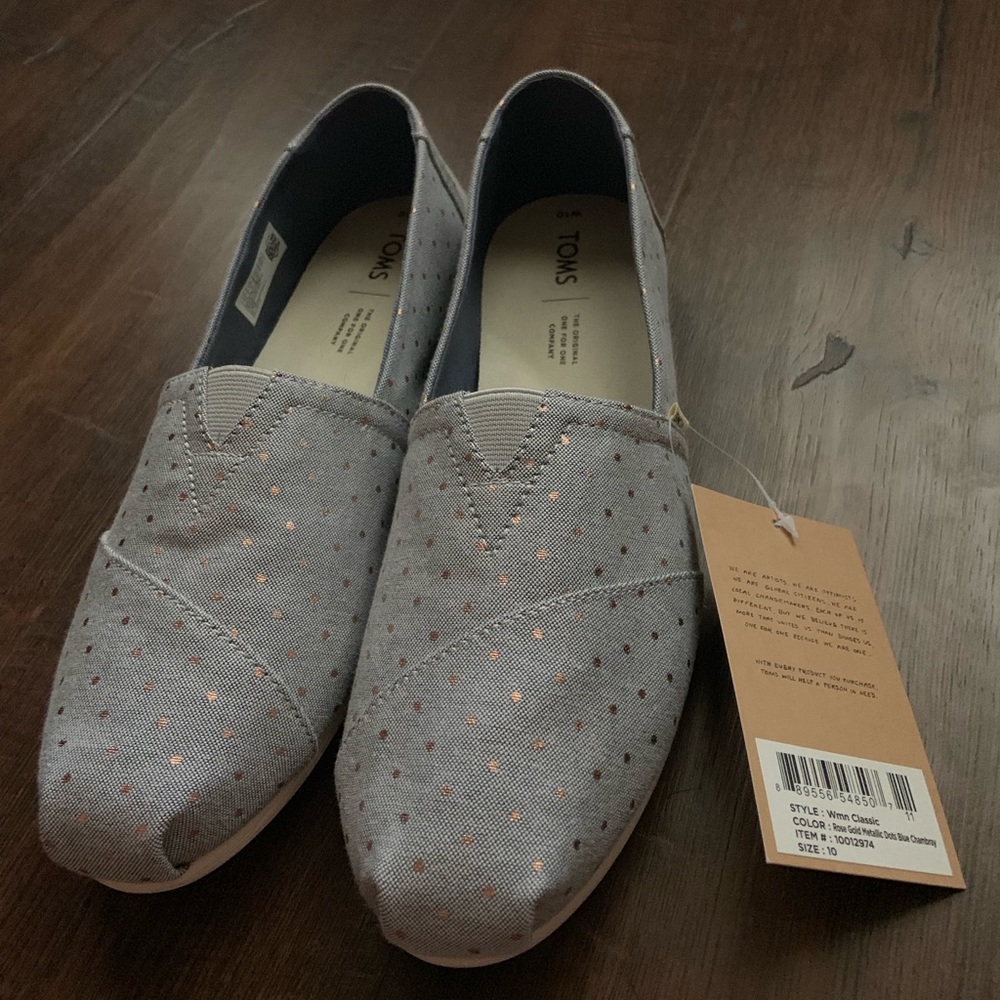 NWT toms flats!